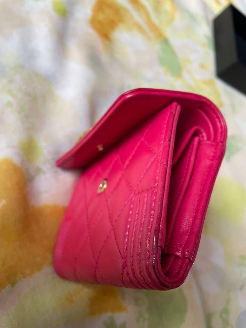 CHANEL ショッキングピンク 三つ折り財布