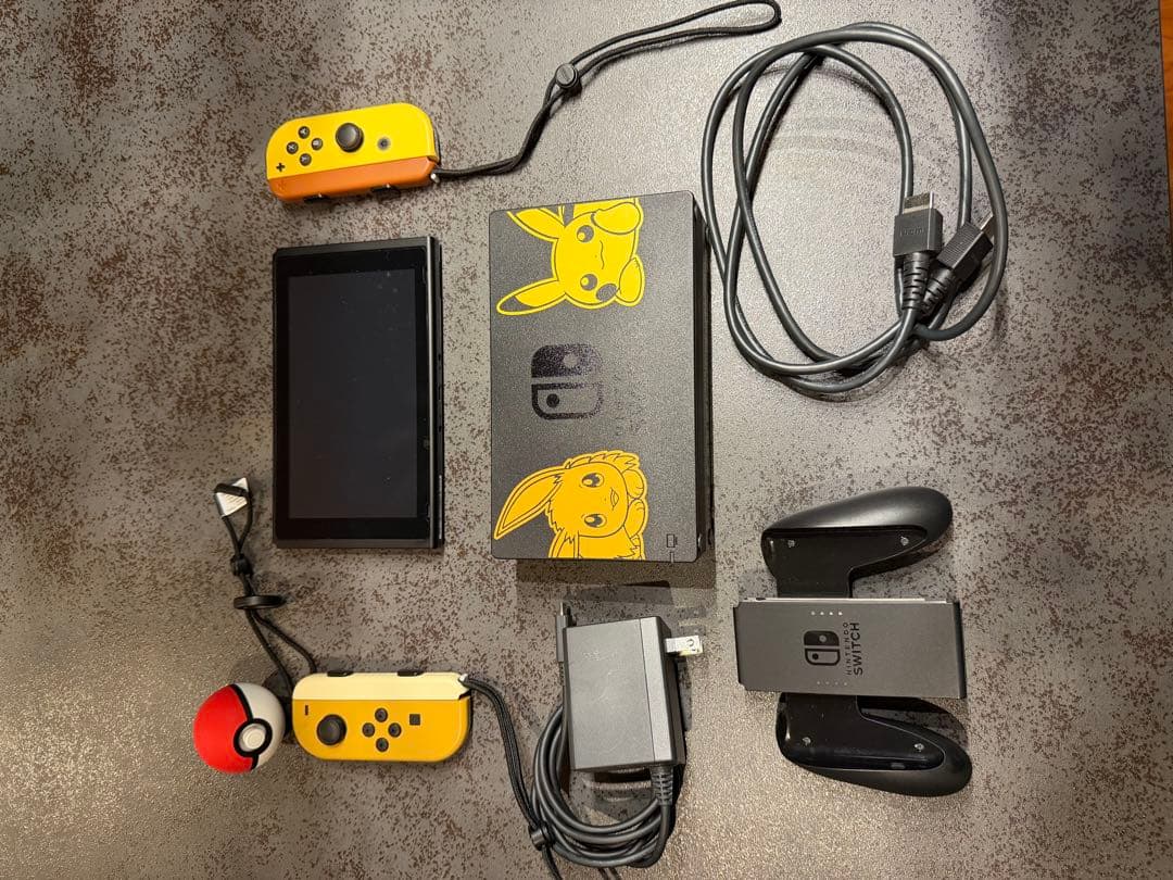 Nintendo Switch ピカチュウ イーブイ　モンスターボール付
