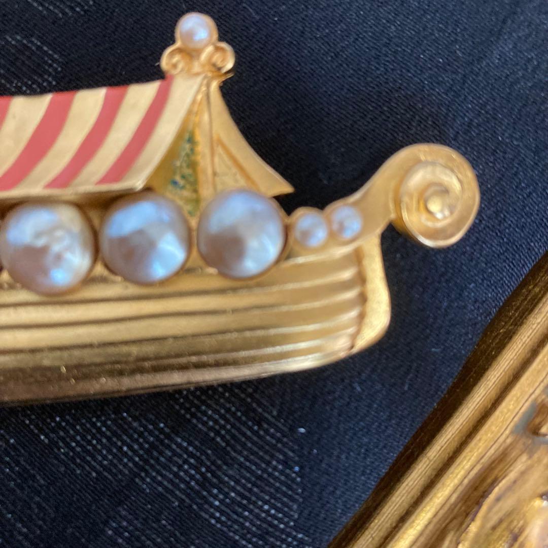 超希少デザイン　❤️カール・ラガーフェルド❤️ 龍頭鷁首風のブローチ　猛獣船⭐️匿名