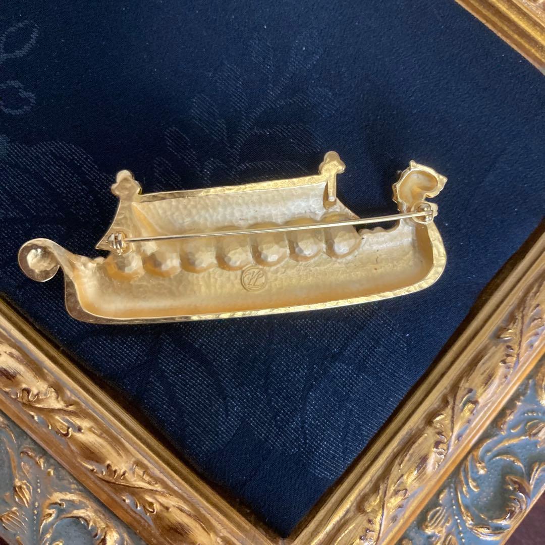 超希少デザイン　❤️カール・ラガーフェルド❤️ 龍頭鷁首風のブローチ　猛獣船⭐️匿名