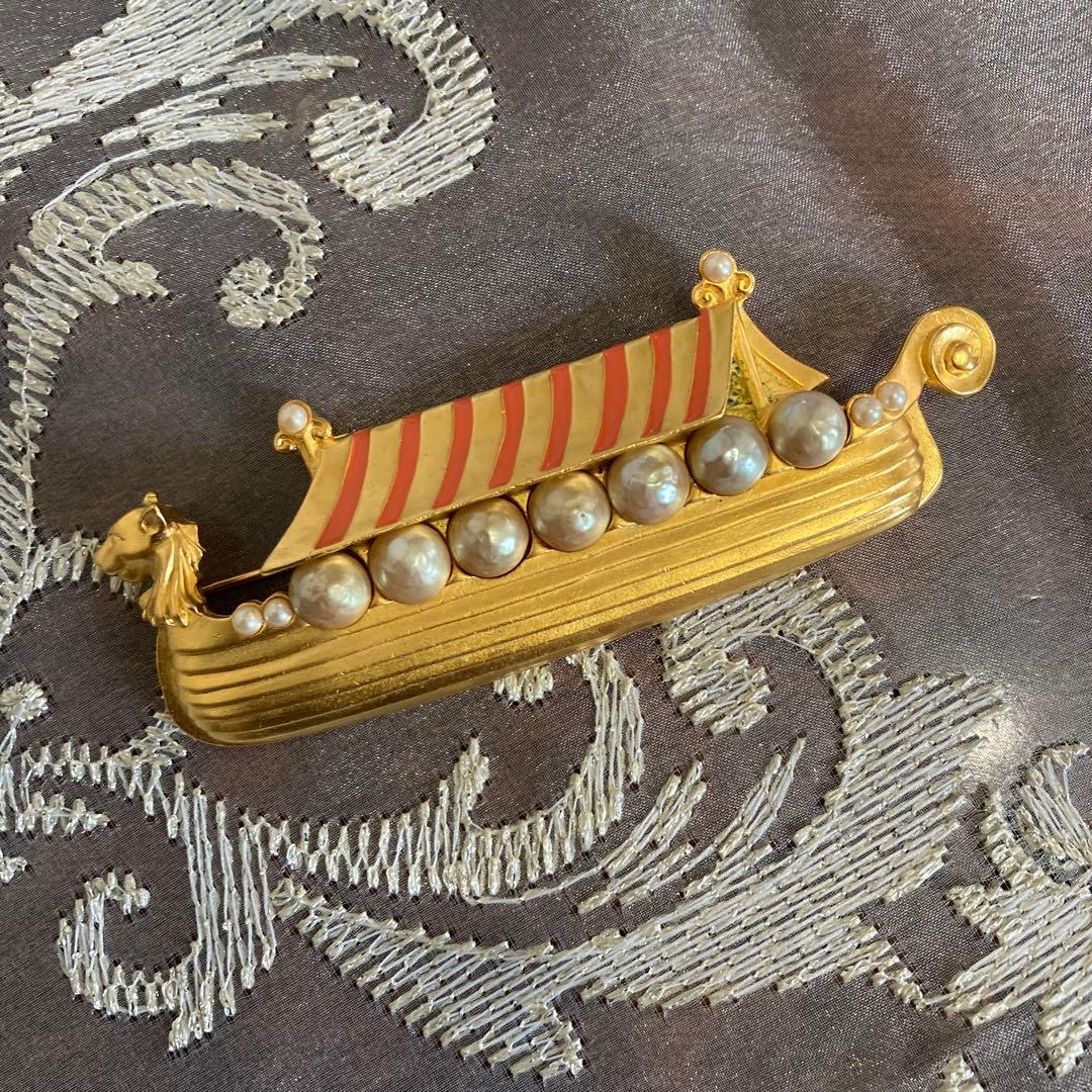 超希少デザイン　❤️カール・ラガーフェルド❤️ 龍頭鷁首風のブローチ　猛獣船⭐️匿名