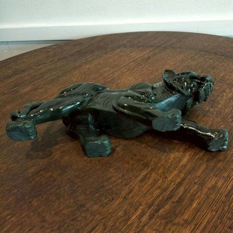 緑色天然石の虎の彫刻 置物　虎　干支　レトロ　天然石　タイガー