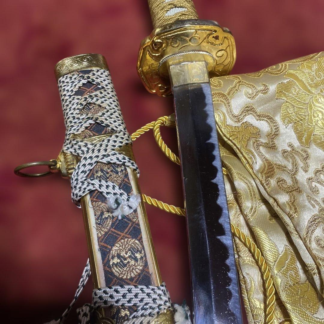 模造刀(刀袋付) 太刀造り 金具装飾 金茶柄 太刀型金鍔