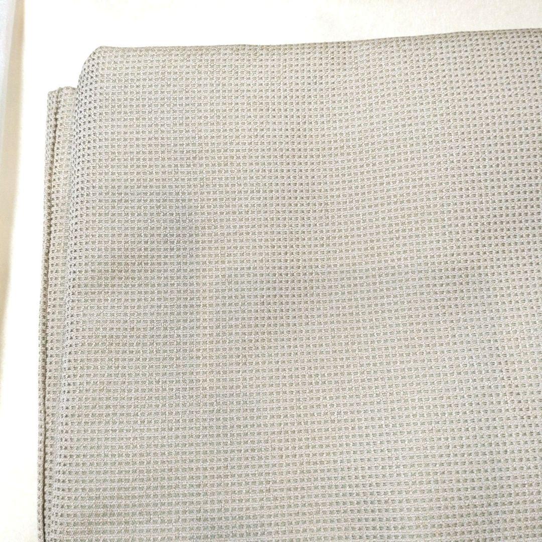 西陣御召　角通し柄　薄い抹茶色　袷　余り布あり　パールトーン加工済　着物のみ