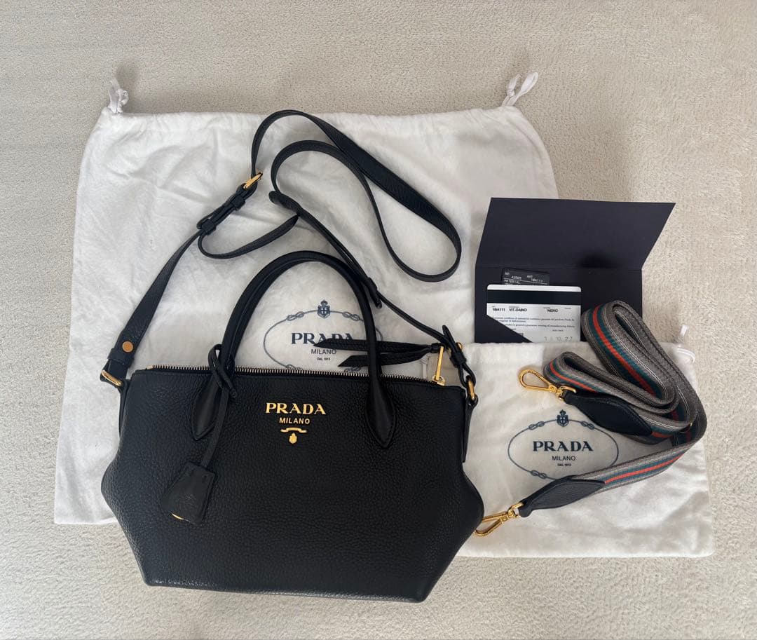 PRADA ブラック レザー ショルダーバッグ