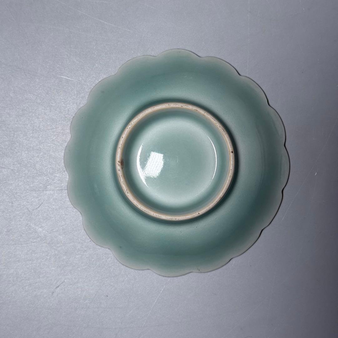 後期鍋島　渦巻文陽刻輪花小皿　奇跡の5枚揃　掲載　「通観　鍋島青磁」　同手掲載