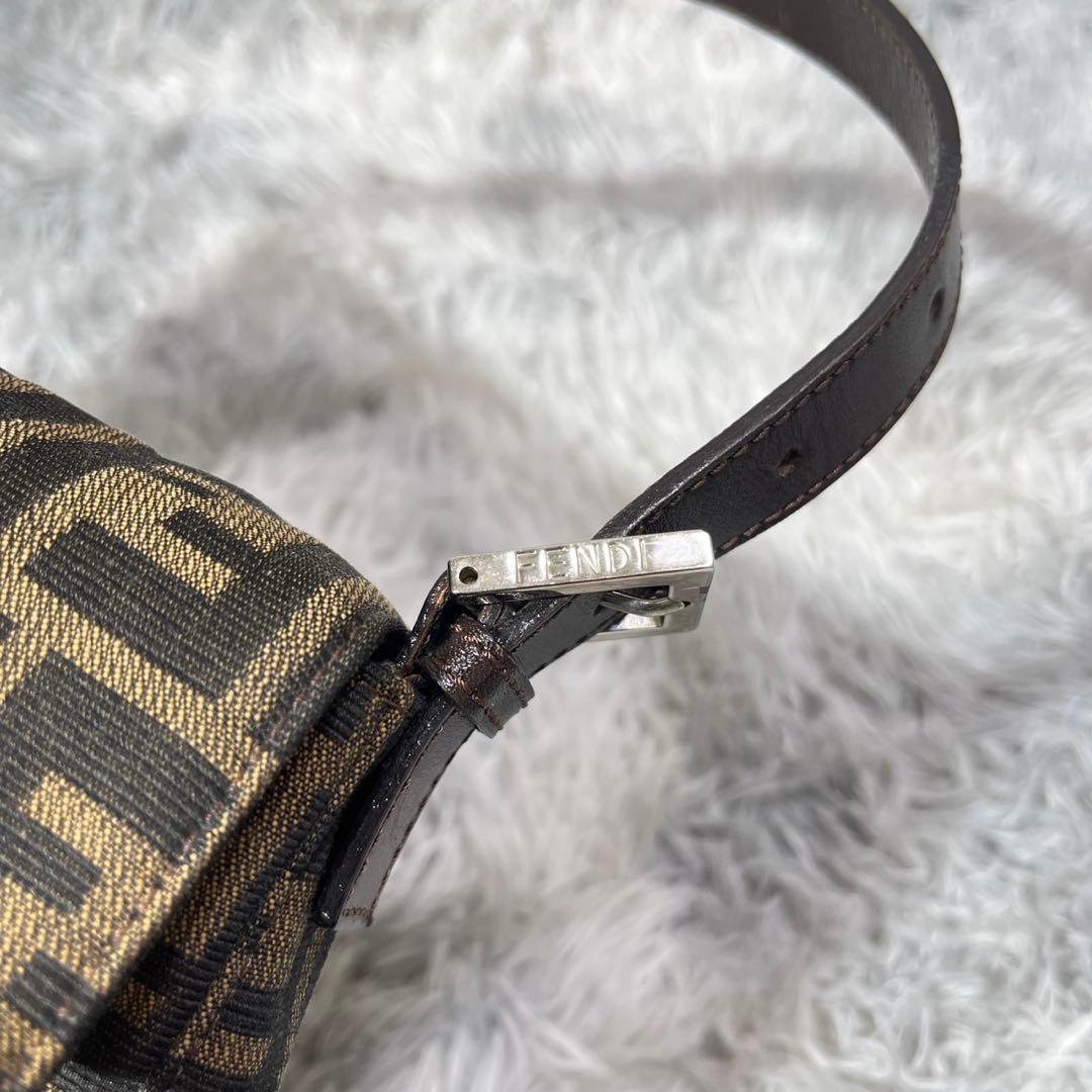 値下げ不可　フェンディ　FENDI　ハンドバッグ　総柄　FF柄　マンマバケット