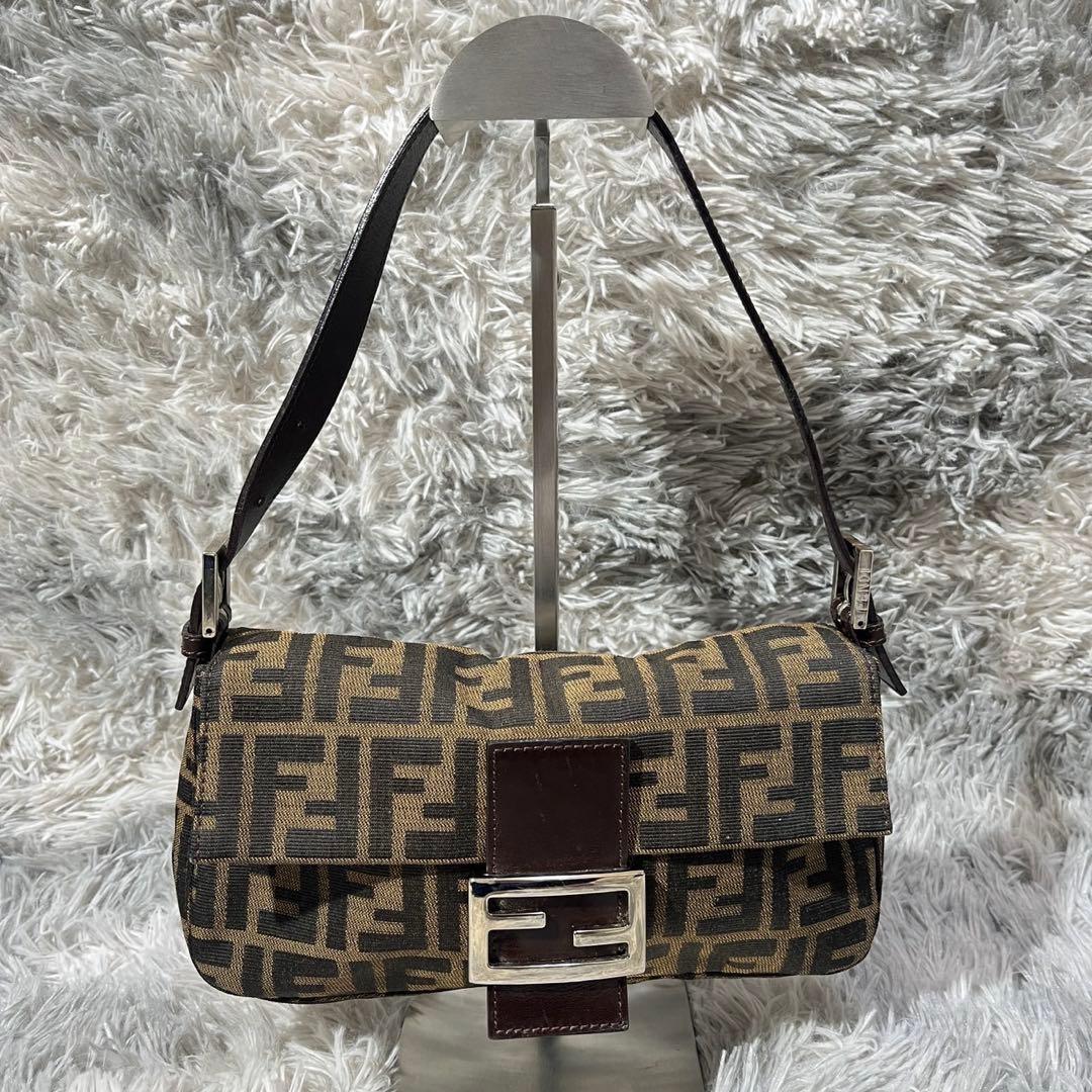 値下げ不可　フェンディ　FENDI　ハンドバッグ　総柄　FF柄　マンマバケット