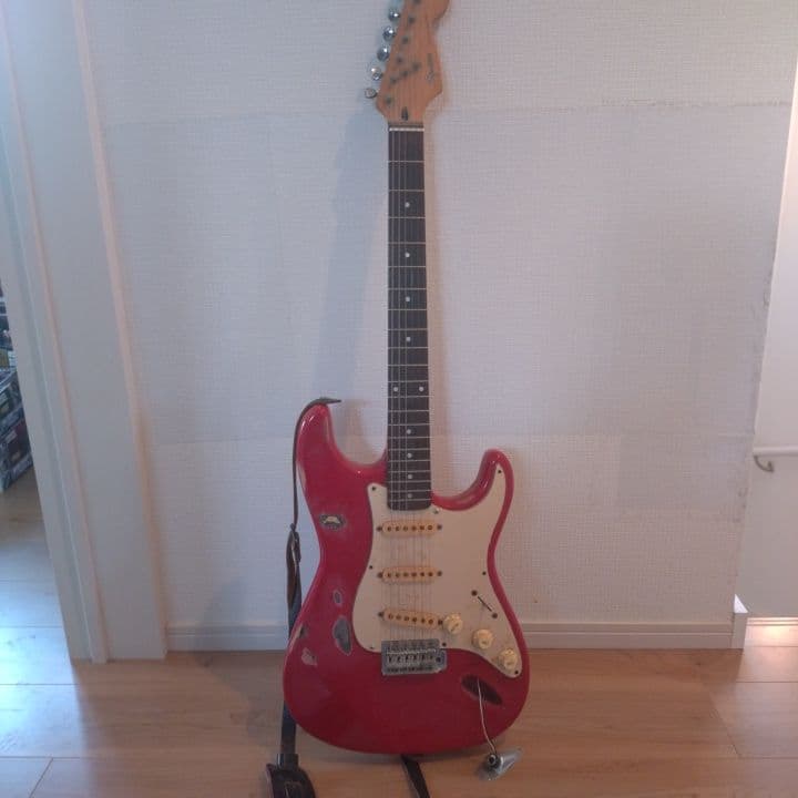 Squier Stratocaster レッド