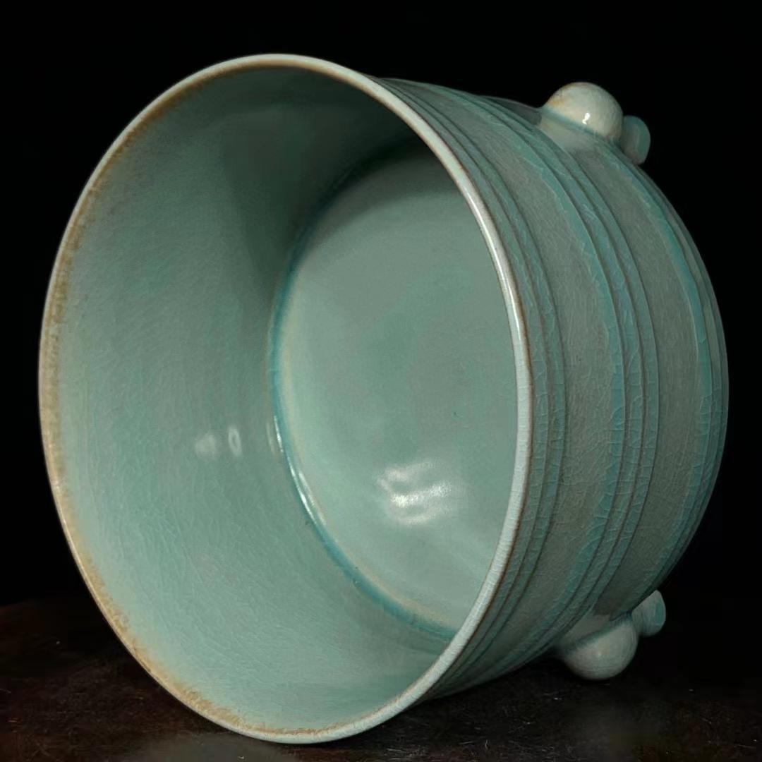 中国古美術・旧蔵の磁器・三足奐・18x13cm・置物・書道・文房具・稀少品・賞物
