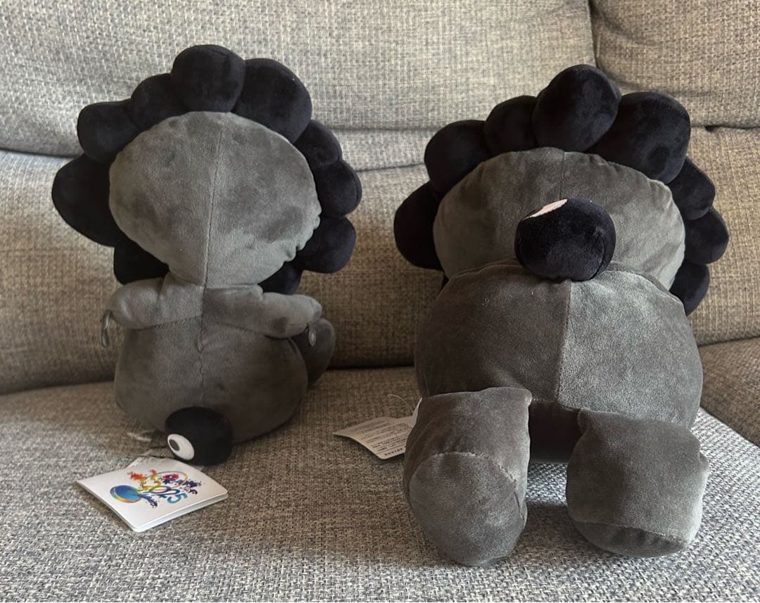 最終お値下げ！　M Lペア黒ミャクミャク MLお座り&這2体セット