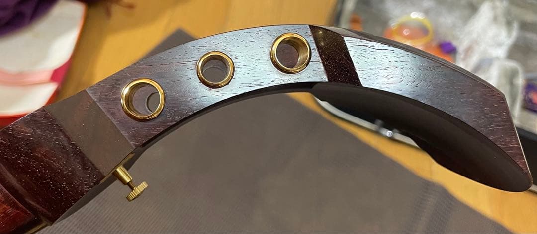 高級 三味線 二本溝 子持綾杉 和楽器 ケース付 紅木