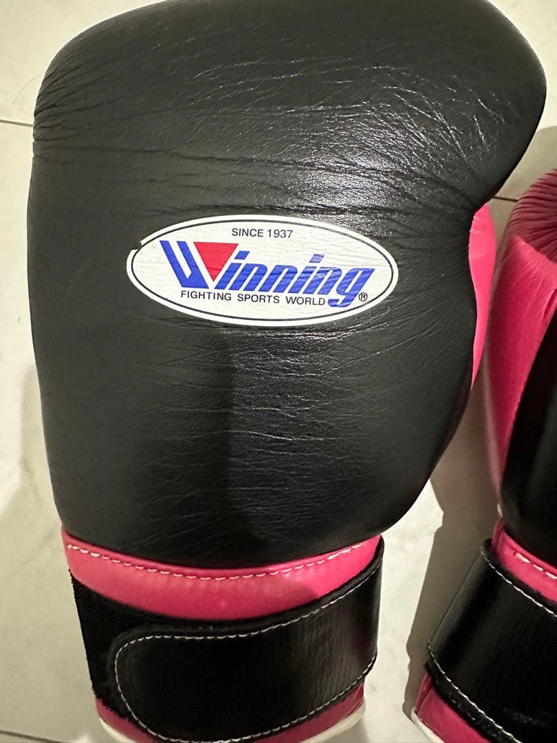 よろしく　Winning ボクシンググローブ 16 oz 黒/ピンク