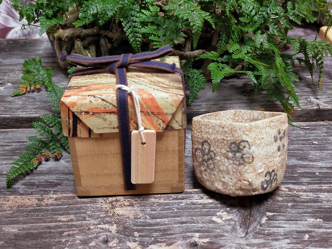 ♥絵志野　ぐい呑み　桐箱付き　⑱　志野　ぐい飲み　骨董品