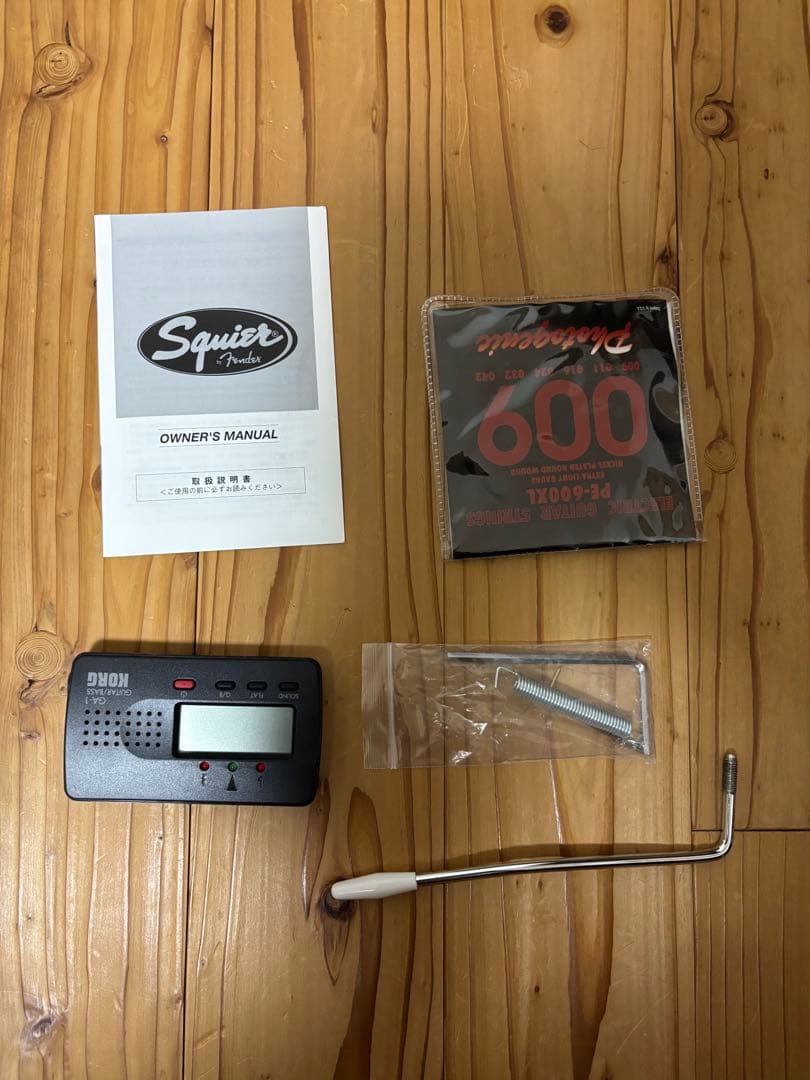 Squier Bullet Stratocaster ホワイト