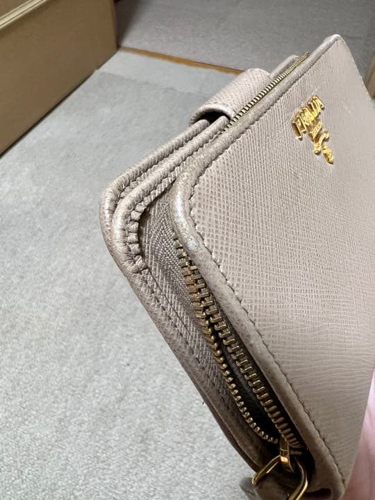 ★Lotus★ 　PRADA プラダ 二つ折り財布