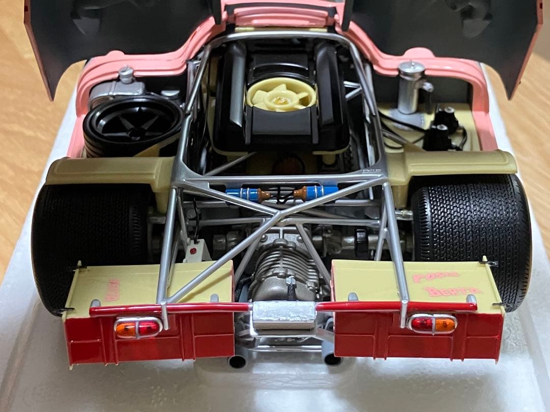 週末特価　ミニチャンプス　1/18 ポルシェ　917/20 ピンクピッグ