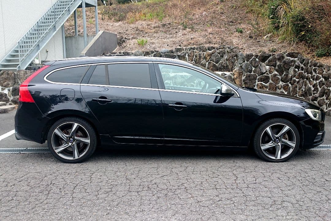 ボルボ V60 Rデザイン Tベル済 新車時より記録簿8枚