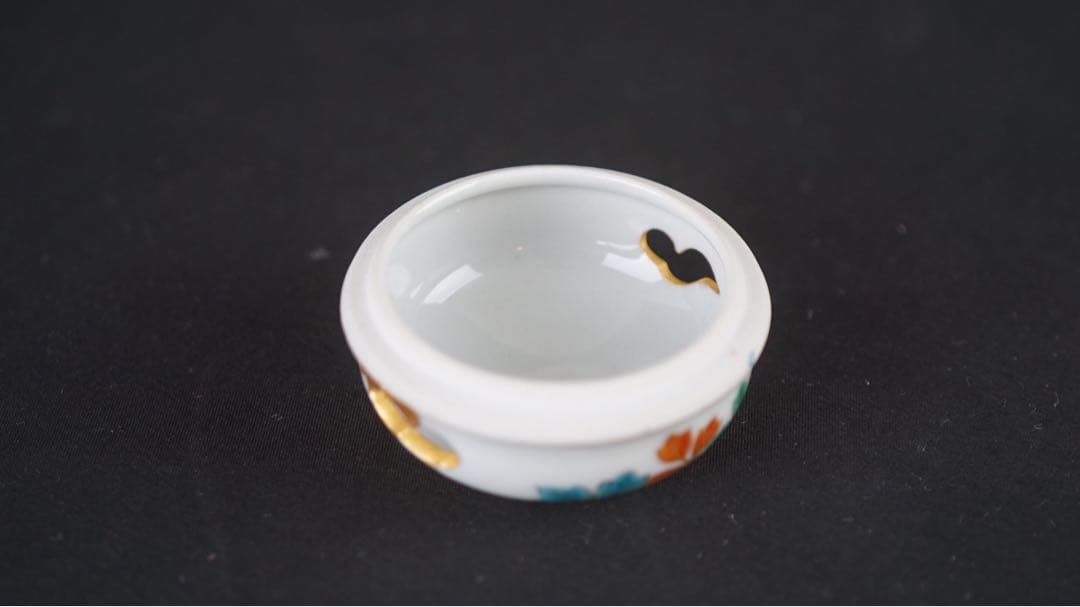 四代 上出喜山 九谷 極彩色鉄線文様 香炉 共箱 共布 保証品 茶道具