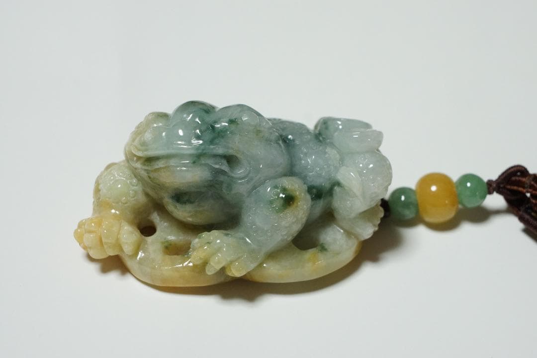翡翠　置物　三本足蛙