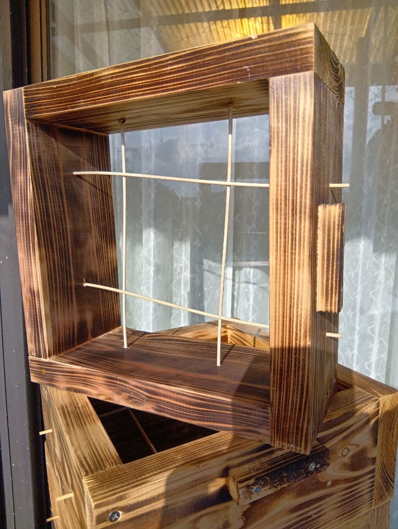 日本ミツバチの巣箱　待受箱兼用