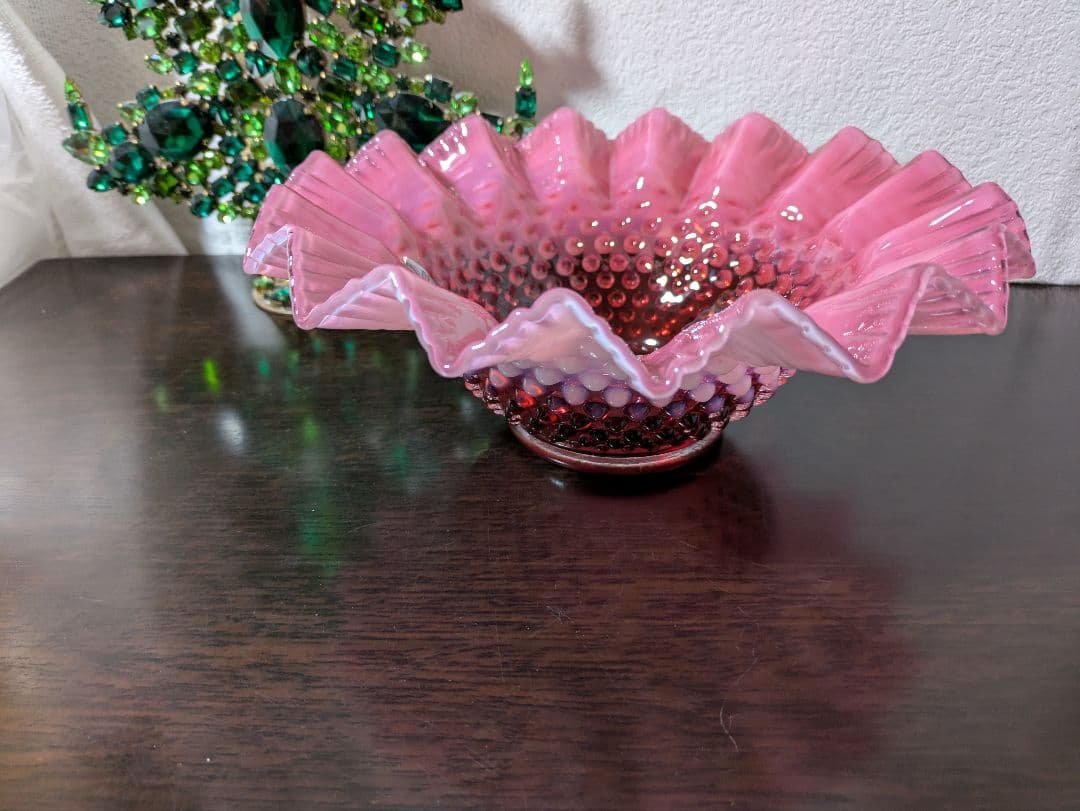 フェントン　クランベリーホブネイルオパルセント　フリルエッジ　ラージガラスボウル