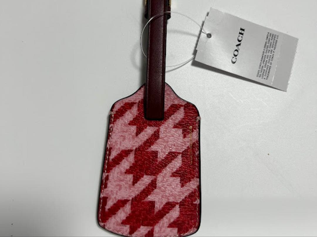 ❤️新品未使用❤️Coachコーチラゲッジタグ千鳥格子柄 荷物タグ ピンク レッド