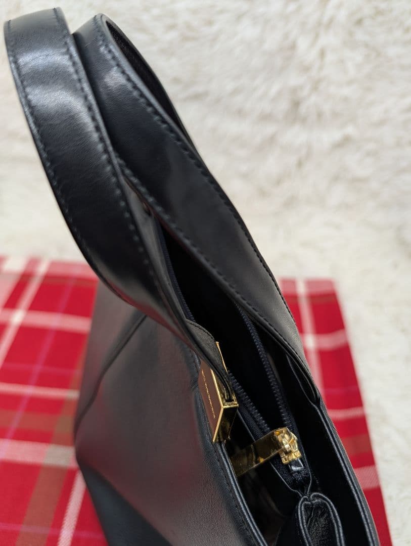 専用品。BURBERRY ブラックレザー ハンドバッグ