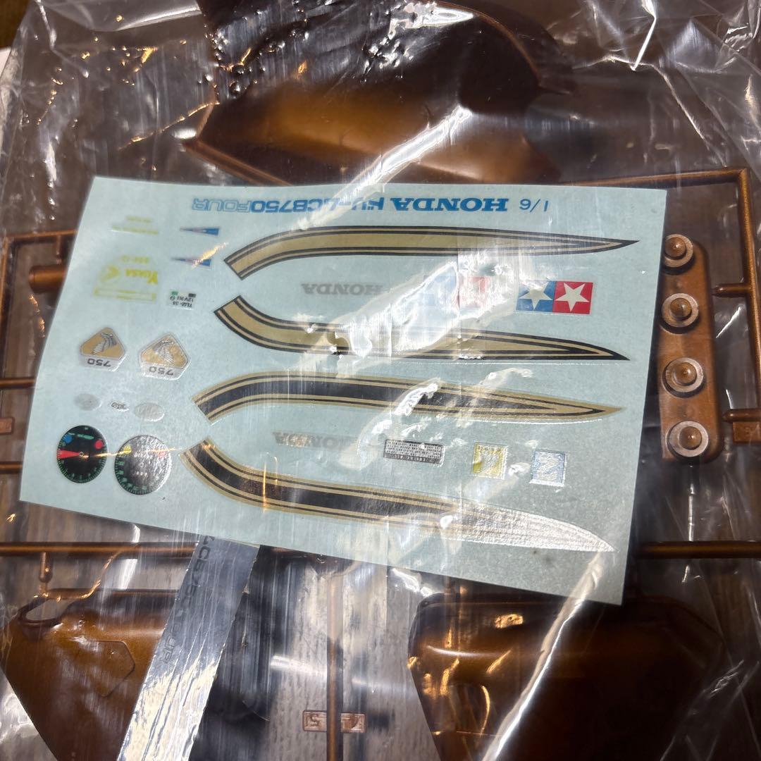 タミヤ　オートバイ　プラモデル　1/6 ホンダ　　ドリーム　CB750 FOUR