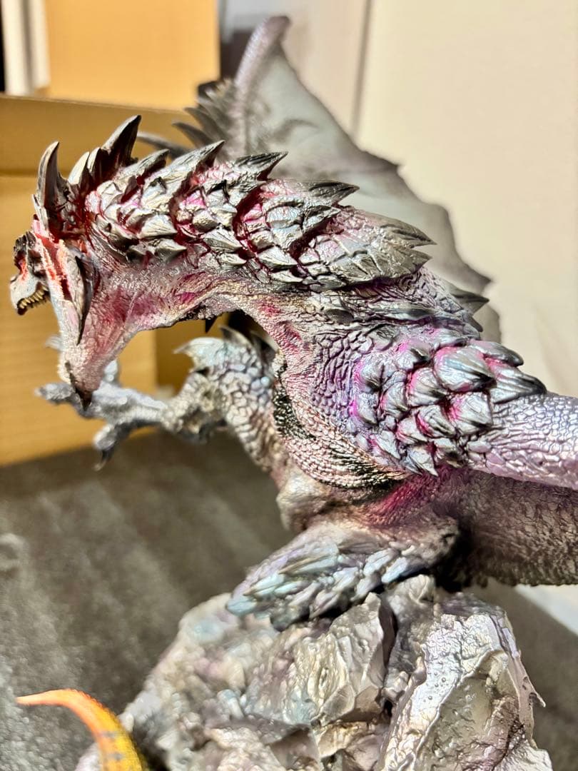 モンスターハンター フィギュア ガレージキット リオレウス希少種 LED発光あり