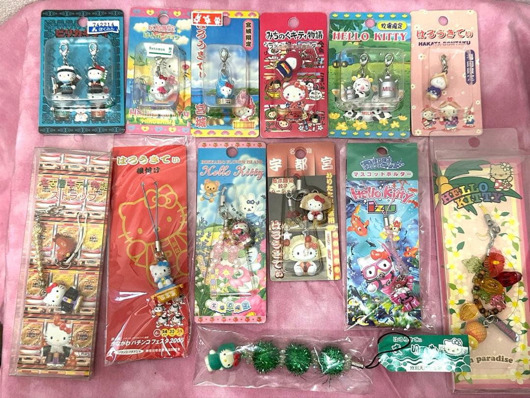 【未使用品】　ご当地ストラップ他　ハローキティ83点・その他 9点