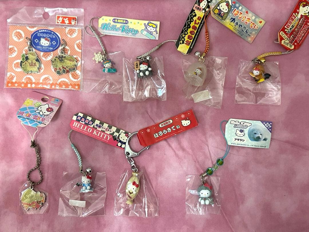 【未使用品】　ご当地ストラップ他　ハローキティ83点・その他 9点