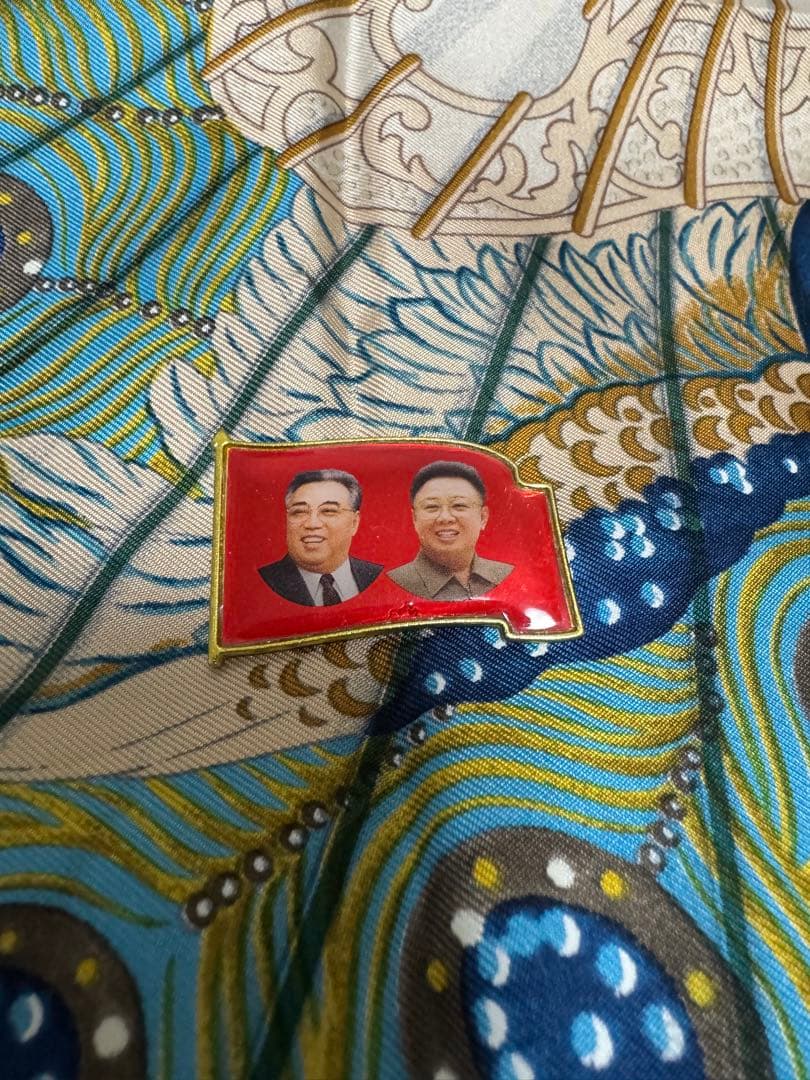 北朝鮮 バッジ