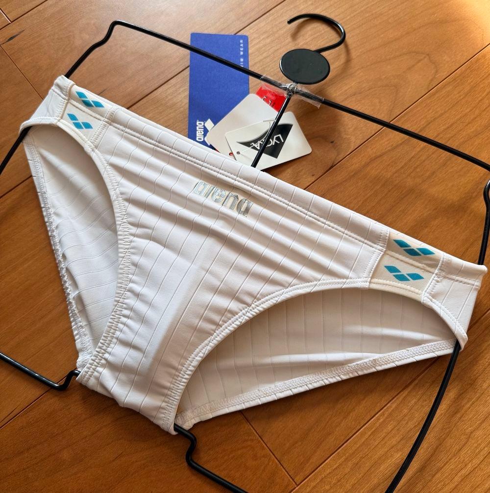 【新品タグ箱付】ARENA ダブルマット SAR-4111 M　ホワイト 競パン