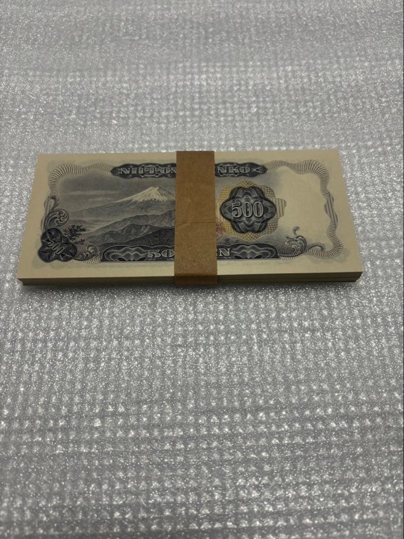 500円 旧貨幣 花と人物のデザイン