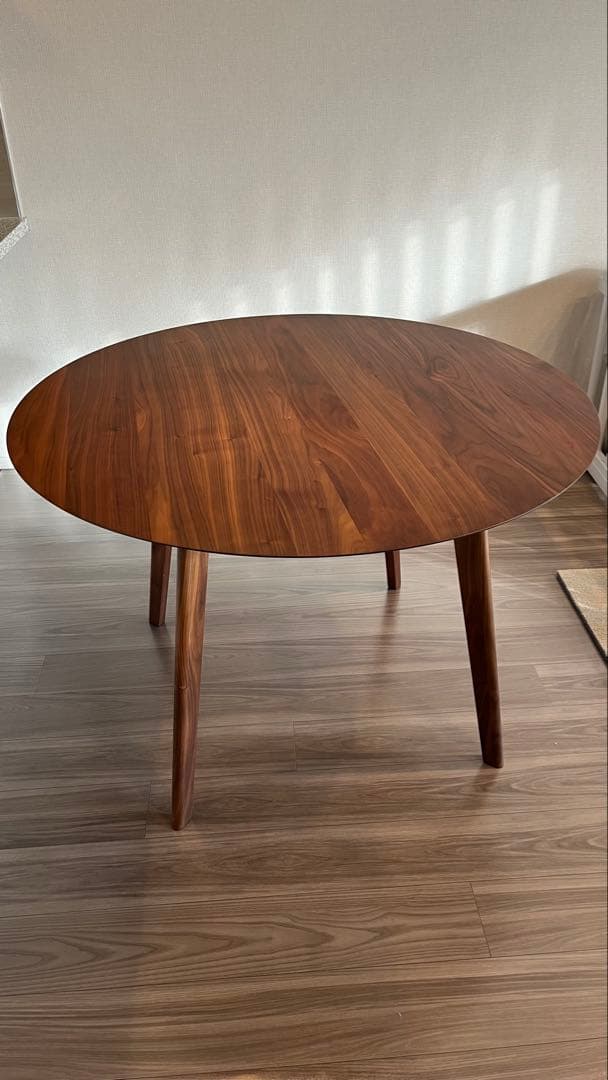 【a.】円形ダイニングテーブル ＜直径約110cm＞