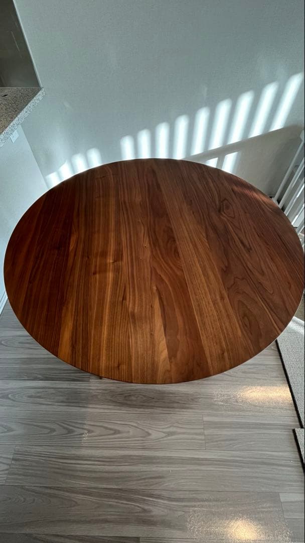 【a.】円形ダイニングテーブル ＜直径約110cm＞