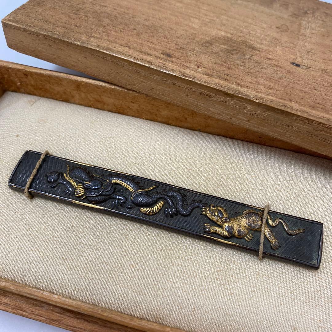【骨董品】　刀装具　武具　小柄　龍・虎図小柄