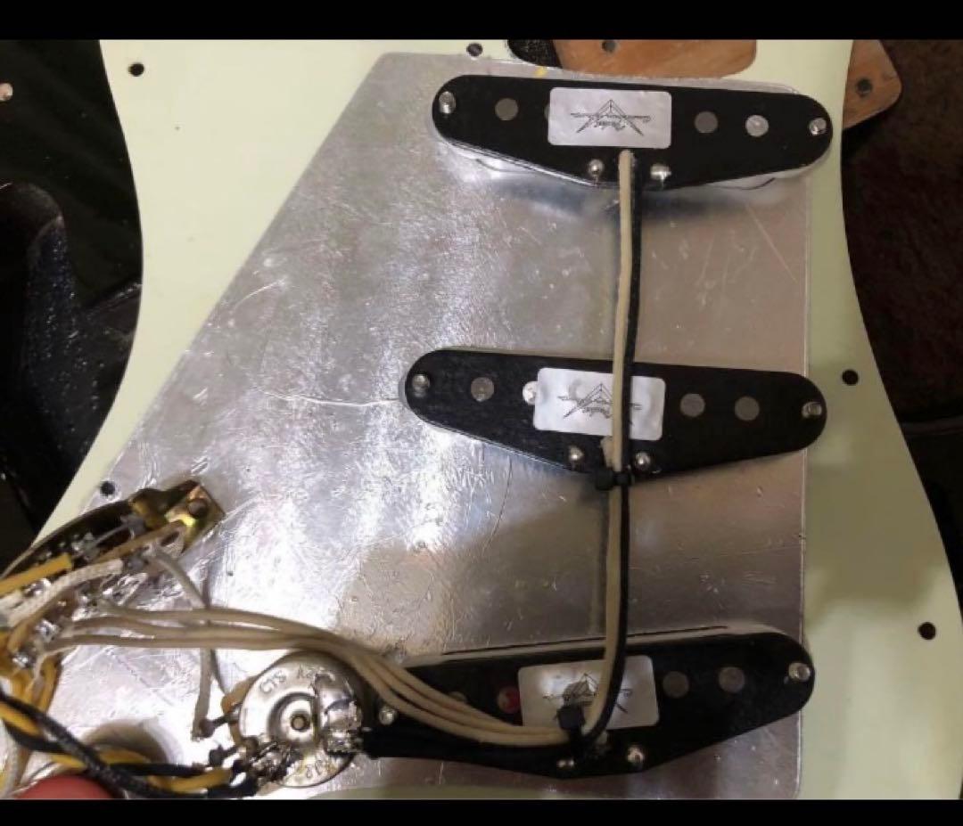 ストラトFenderピックアップ国産ボディとネック アトランシア