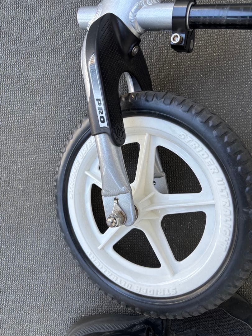 【送料込み】ストライダー プロ　軽量 アルミ シルバー　公式専用キャリーバッグ付