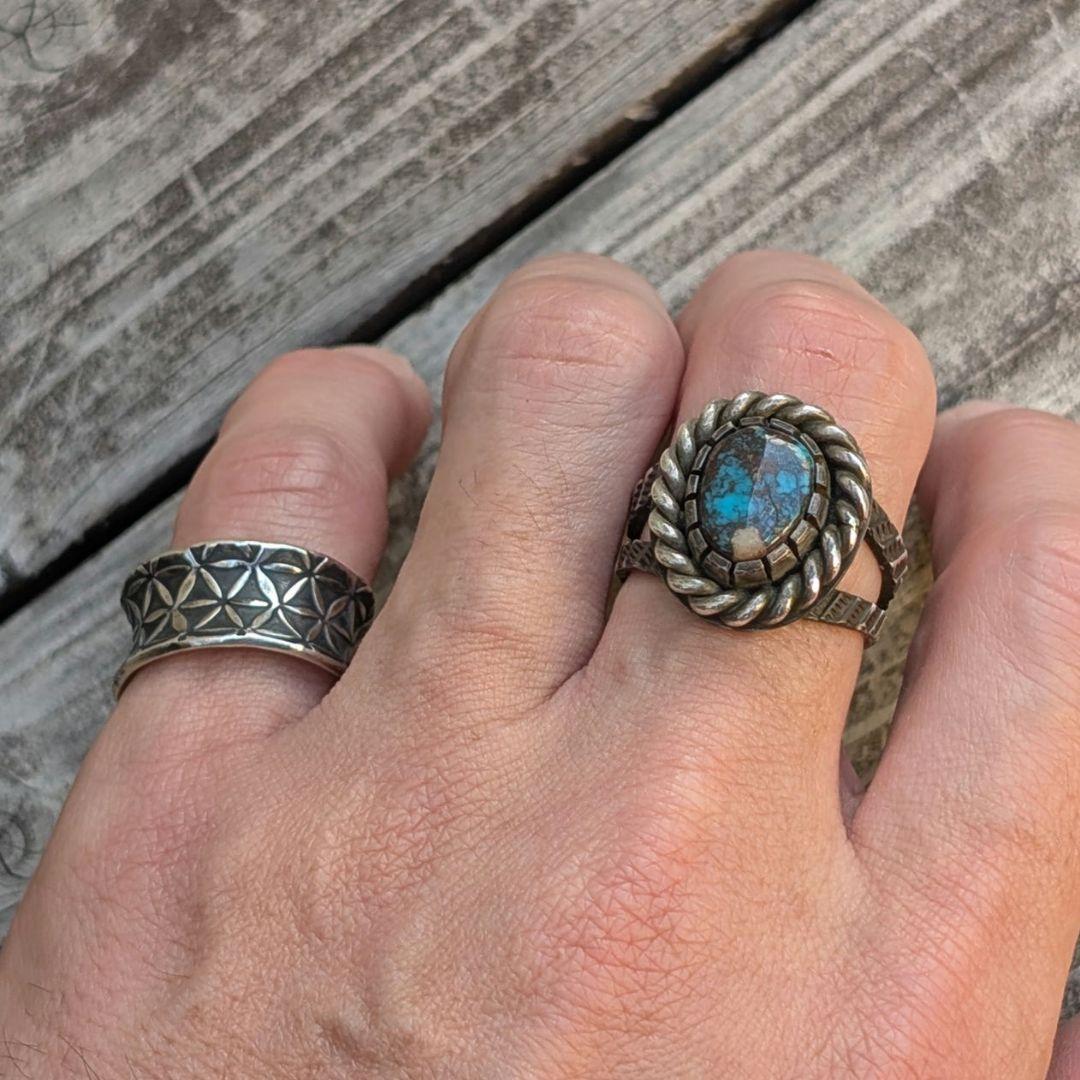ハンドメイドのシルバーリング　インディアンジュエリー風　スタンプワーク