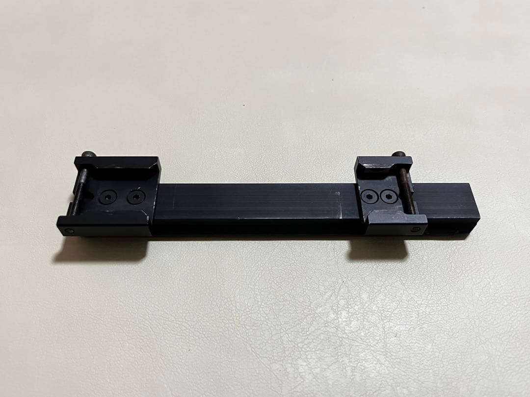 ブラック マウントレール 約20cm ボルト式