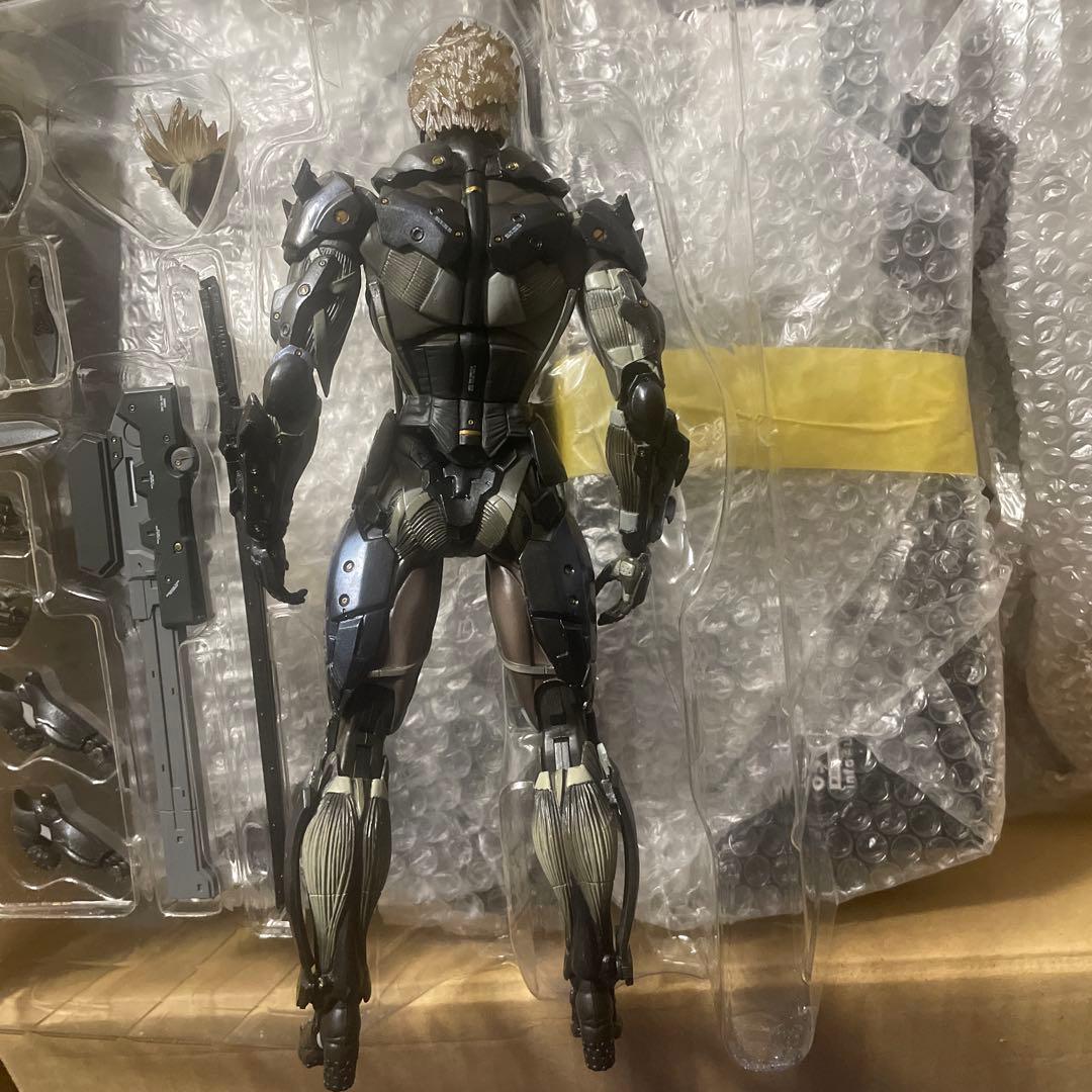 L GEAR RISING PLAY ARTS改 雷電 メタルギア