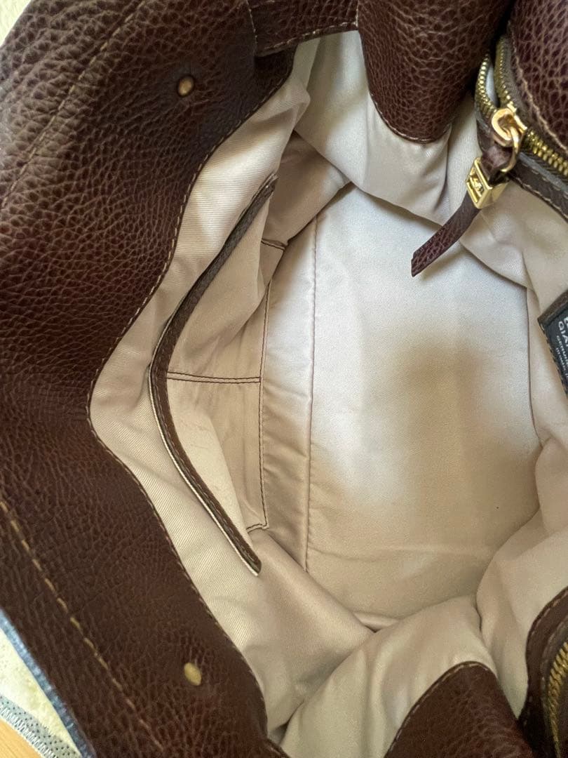 美品GIANNI CHIARINI（ジャンニキャリーニ） レザーショルダーバッグ