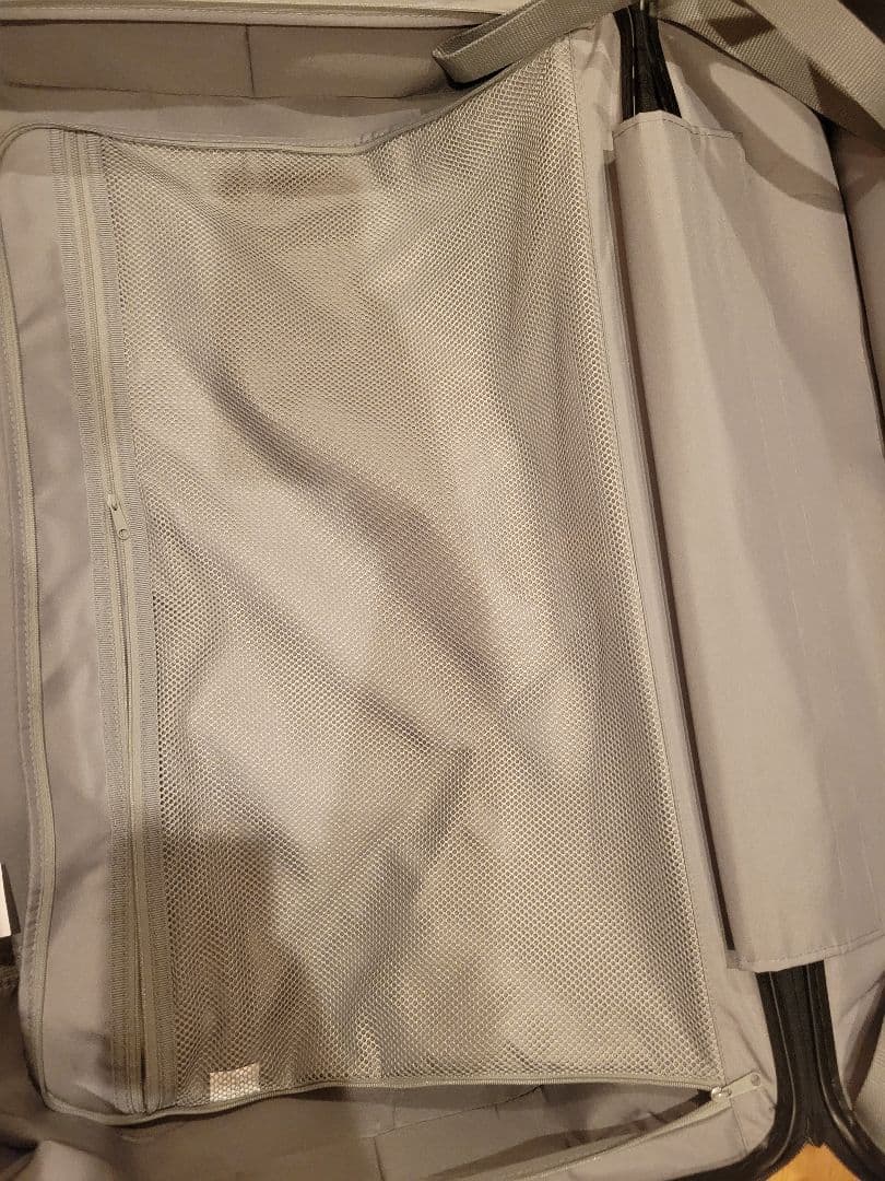 キャリーバーの高さを自由に調節できるストッパー付きハードキャリー 87Ｌネイビー