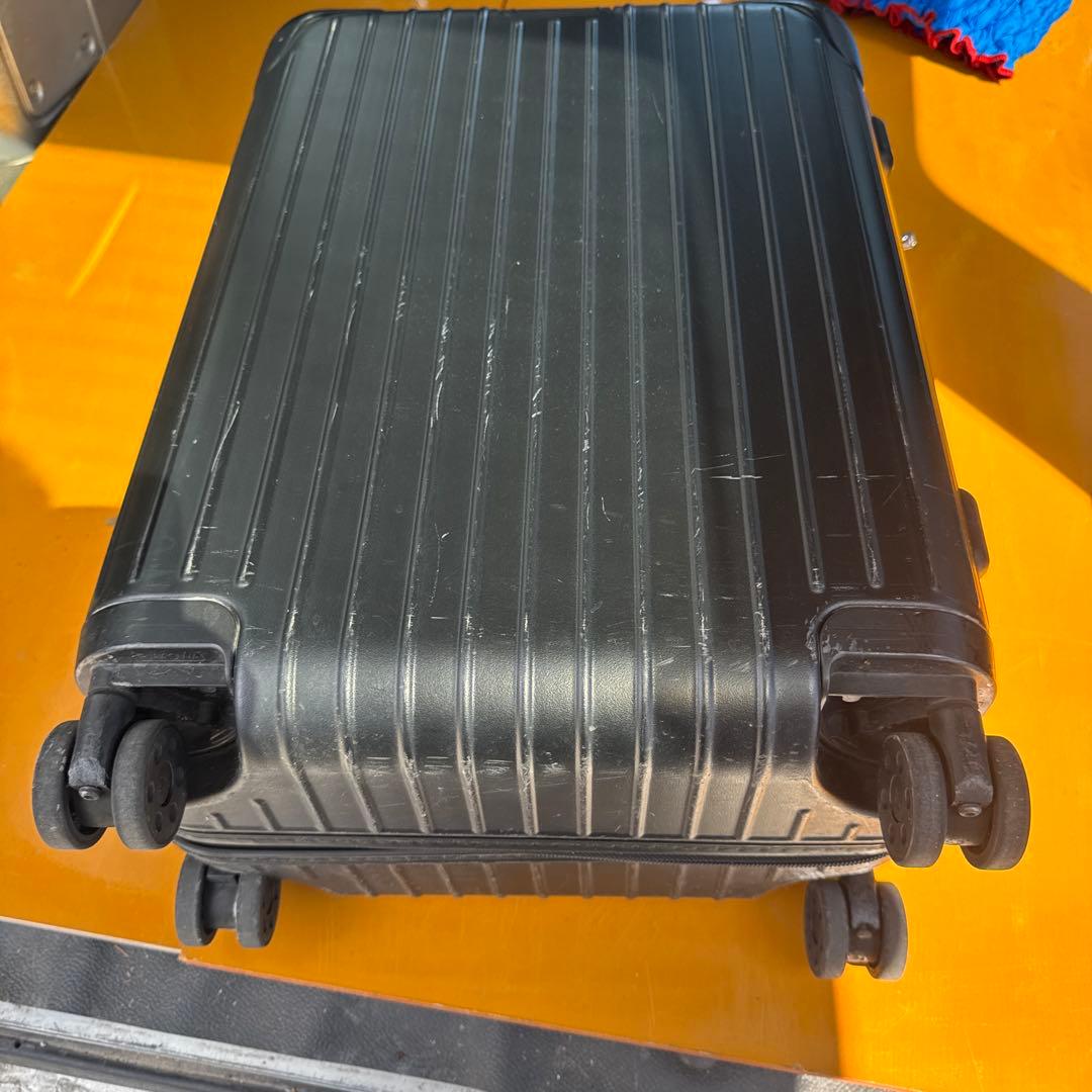 RIMOWA ブラック キャリーケース 中型