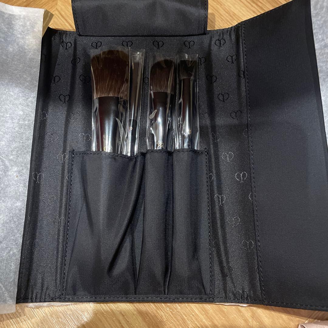 【半額以下】クレドポーボーテジュドパンソーエクスクルージフ　化粧筆　化粧用具