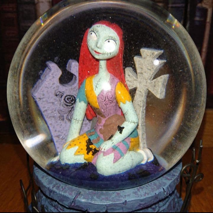 ディズニー ナイトメアービフォアクリスマス スノードーム サリー