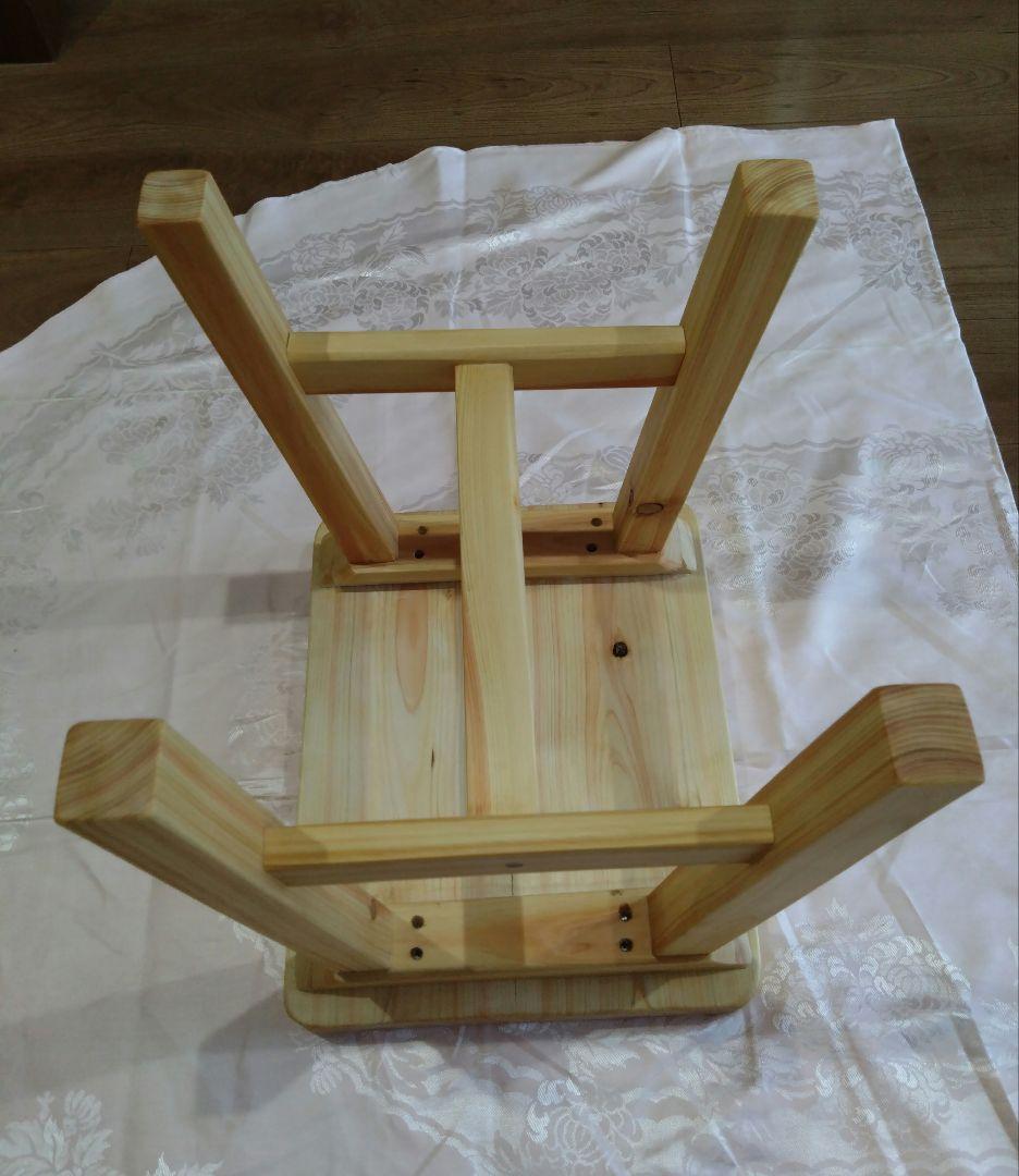 檜の椅子(89)　緑❕　座面を座りやすく削り上げ、つるつるに仕上げ❕