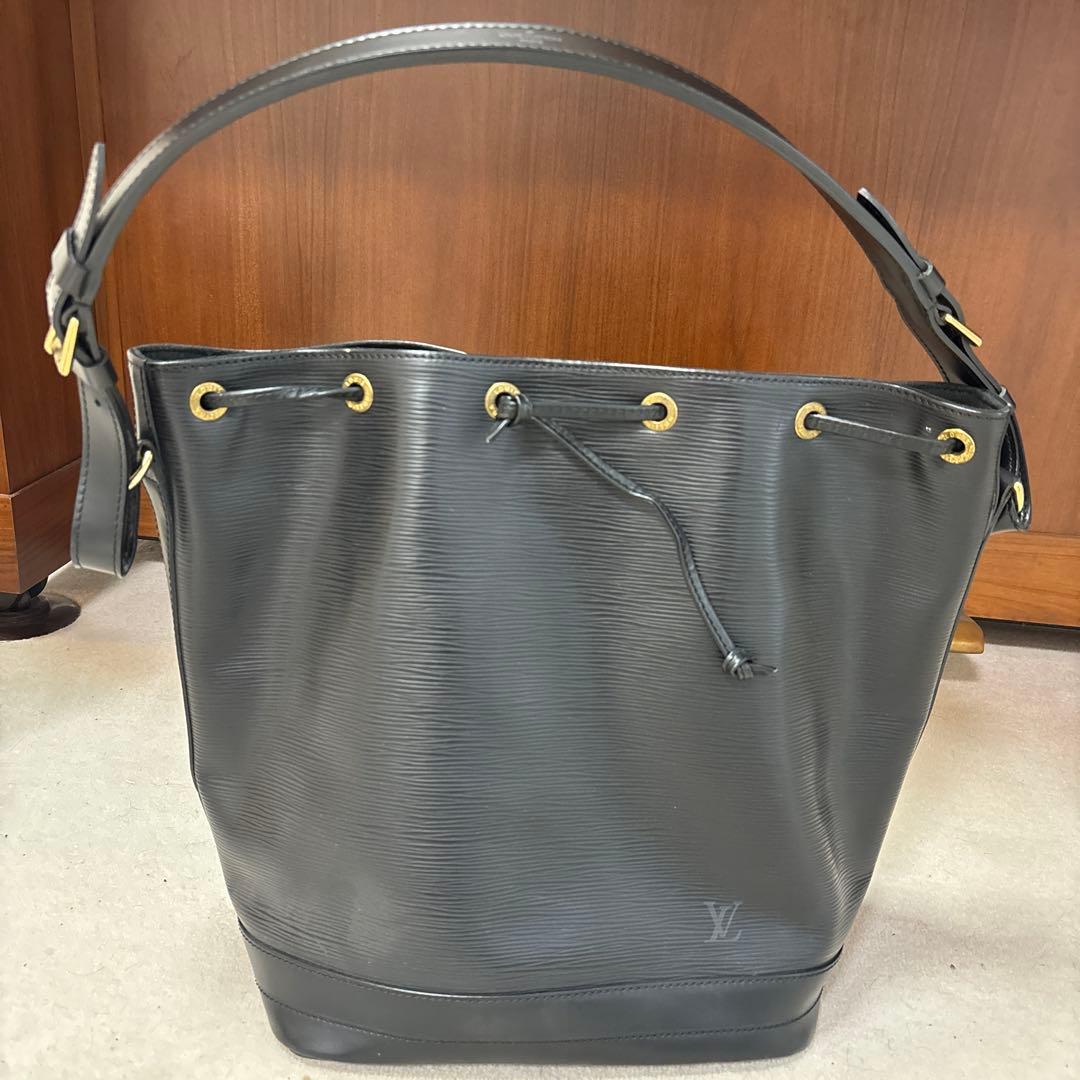 Louis Vuitton エピレザー バケットバッグ